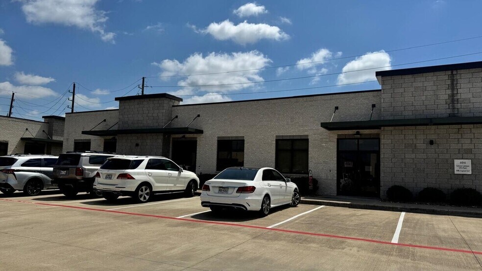 More Photos Of 12440 Emily Ct, Sugar Land Office Residential For Lease