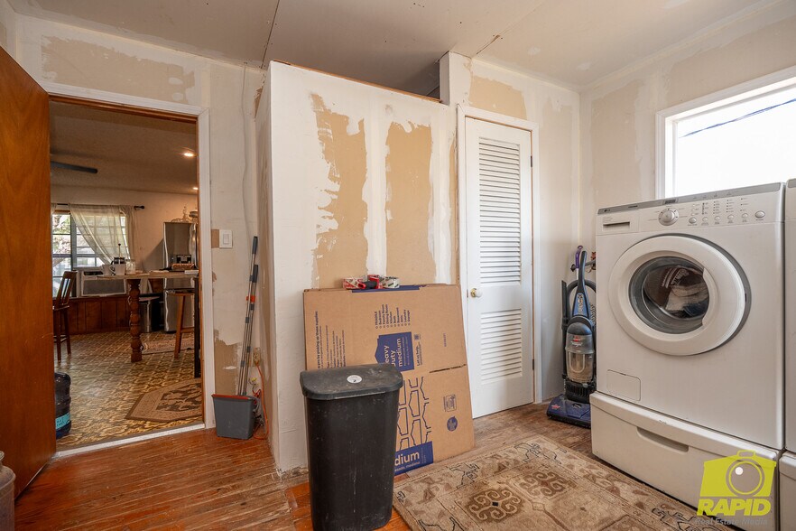 More Photos Of 425 Highland Park, Robert Lee Flex For Sale