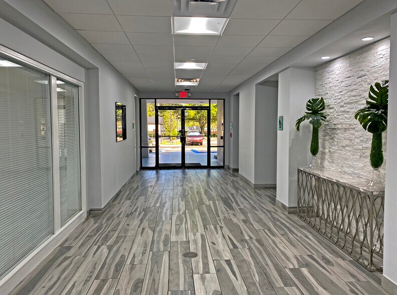 More Photos Of 1061 E Indiantown Rd, Jupiter Office For Lease
