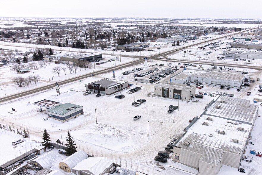More Photos Of 2602 50 Av, Lloydminster Showroom For Sale