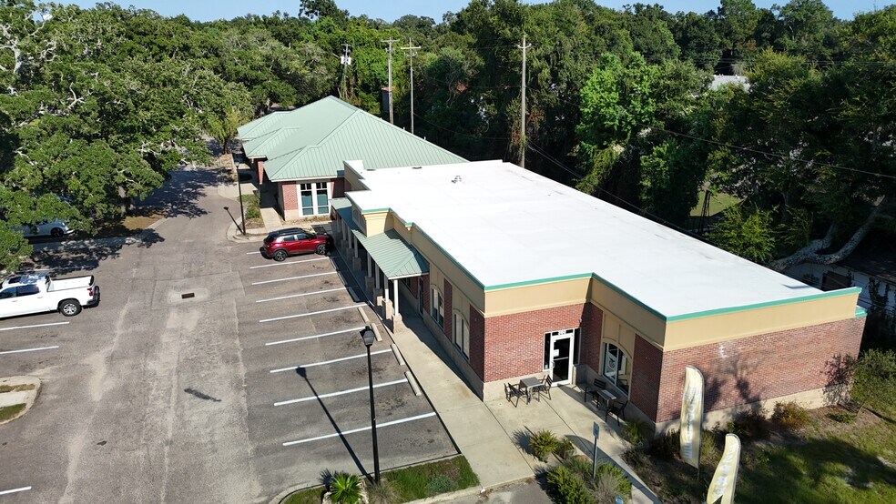 More Photos Of 360 Courthouse Rd, Gulfport Freestanding For Sale