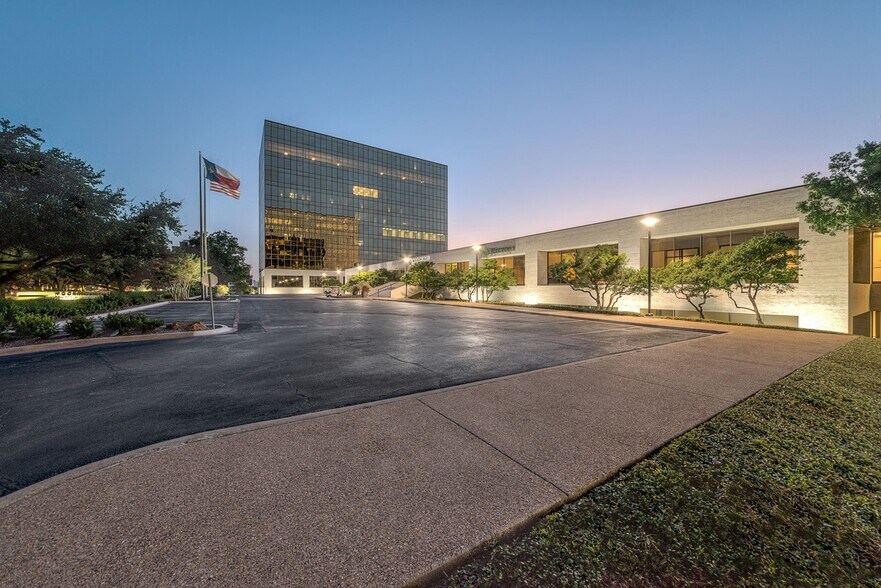 More Photos Of 1341 W Mockingbird Ln, Dallas Office For Lease