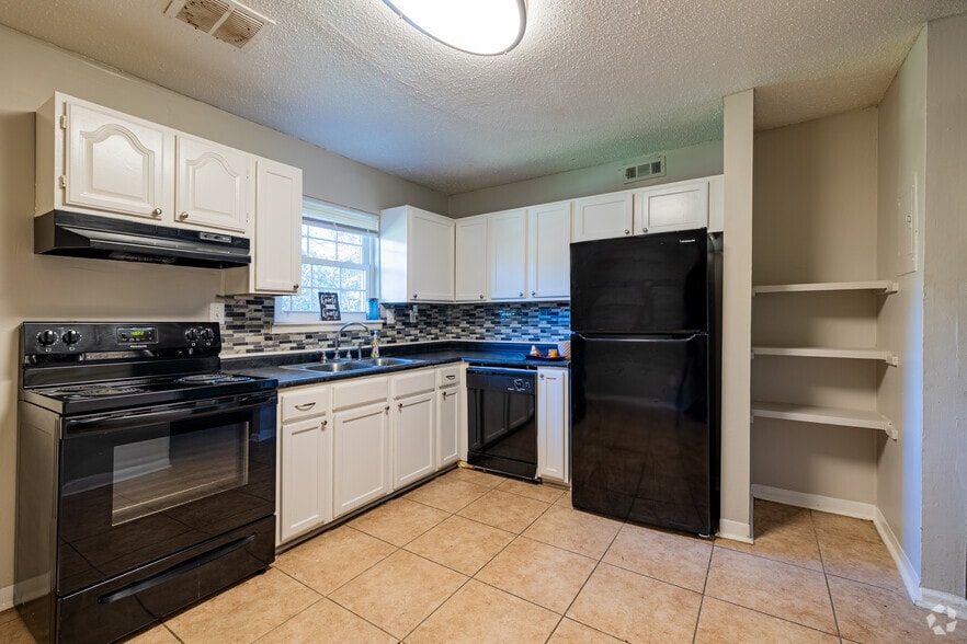 More Photos Of 1 Lakeside Rd, Greenville Apartments For Sale