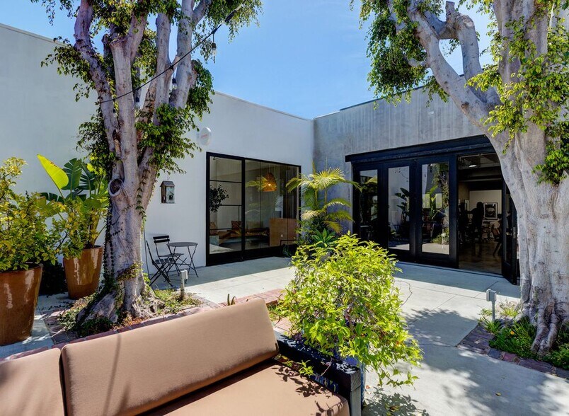 More Photos Of 8270-8272 Melrose Ave, Los Angeles Storefront For Lease