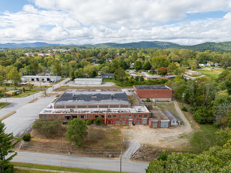 More Photos Of 701 Oriole Dr, Hendersonville Warehouse For Sale