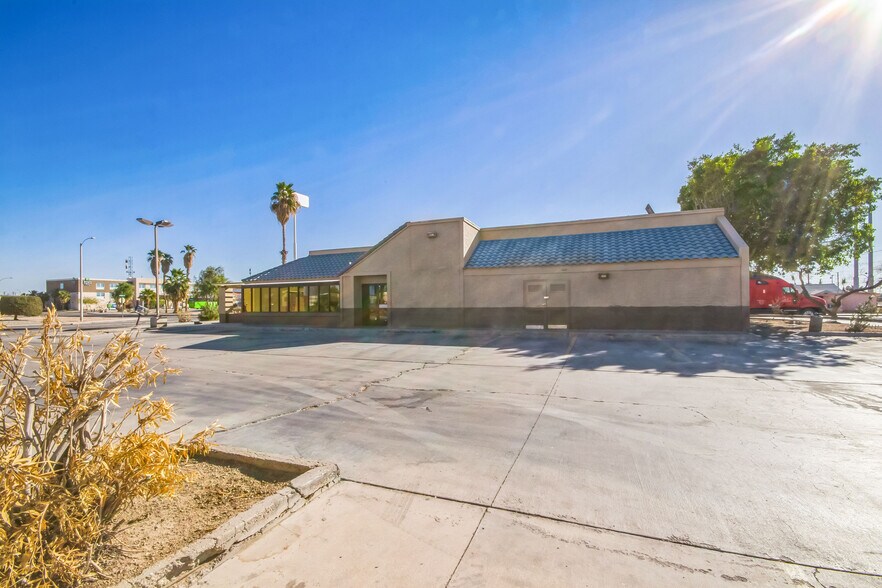 More Photos Of 379 S Lovekin Blvd, Blythe Fast Food For Sale