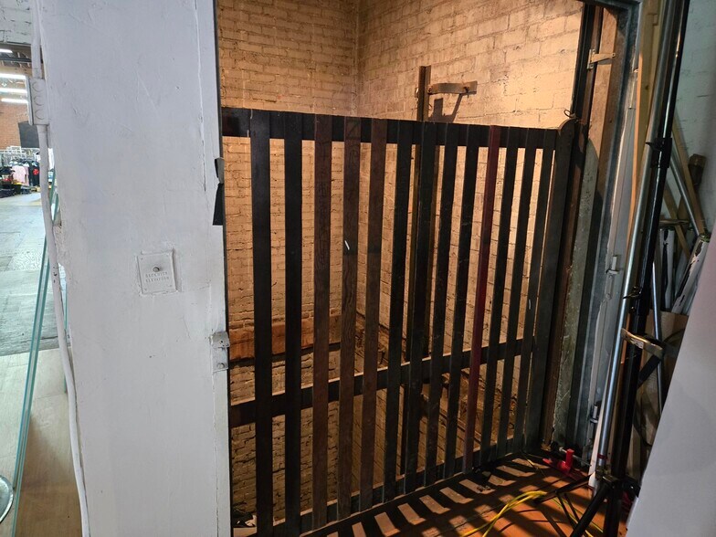 More Photos Of 714 Ducommun St, Los Angeles Manufacturing For Sale