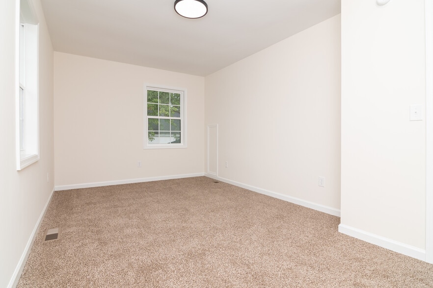 More Photos Of 105 E Adams St, Georgetown Apartments For Sale