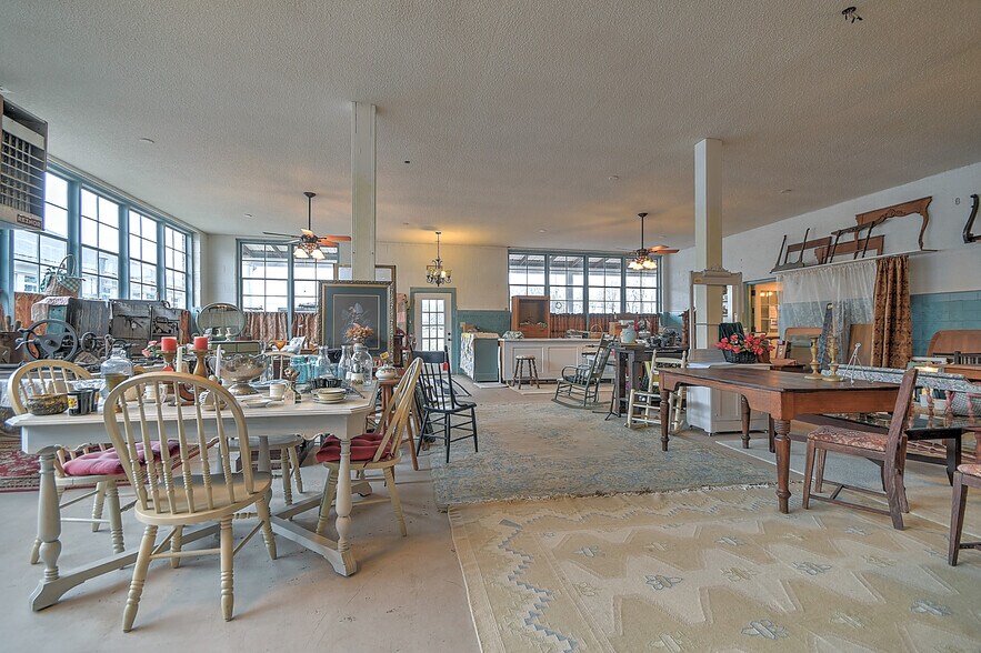 More Photos Of 19407 Bethel Rd, Abingdon Flex For Sale