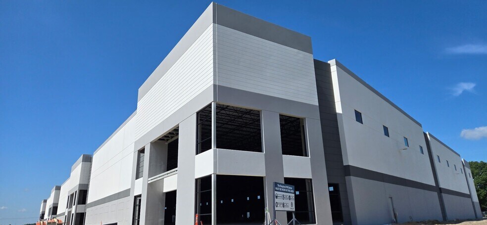 More Photos Of 8515 FL-33, Lakeland Distribution For Sale