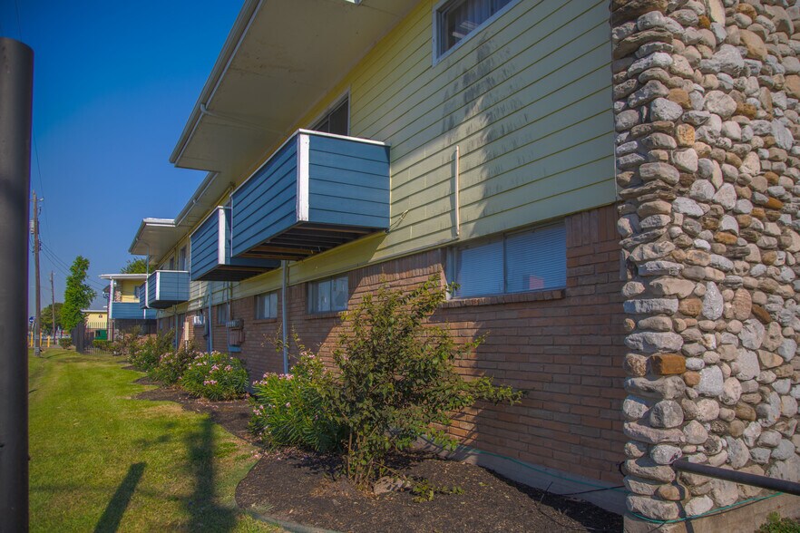 More Photos Of 8311 Winkler Rd, Houston Apartments For Sale