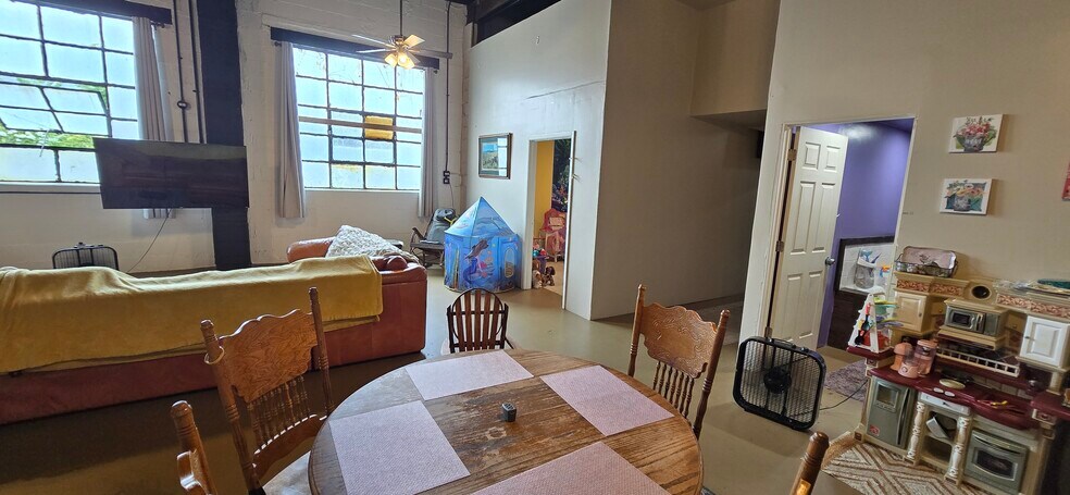 More Photos Of 405 Rhode Island St, Buffalo Light Distribution For Sale