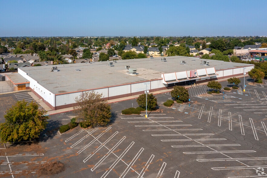 More Photos Of 1351 E Hatch Rd, Modesto General Retail For Sale