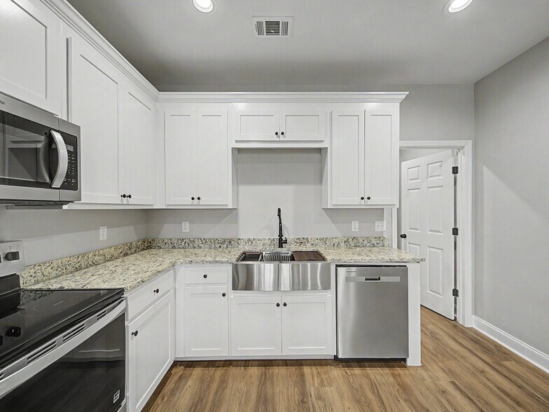 More Photos Of 515 Birch St, Adel Apartments For Sale