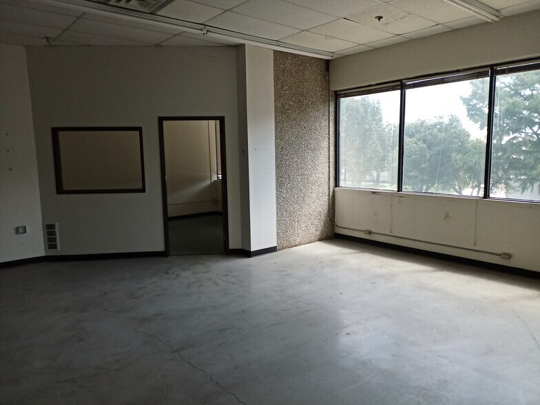 More Photos Of 9001 Sterling St, Irving Distribution For Lease