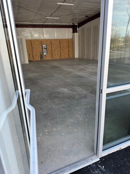 More Photos Of 10083 Patterson Park Rd, Ashland Light Distribution For Lease