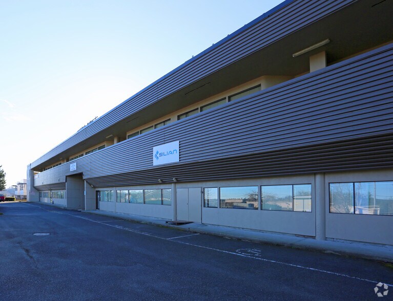 More Photos Of 721 Vanalman Ave, Saanich Warehouse For Lease