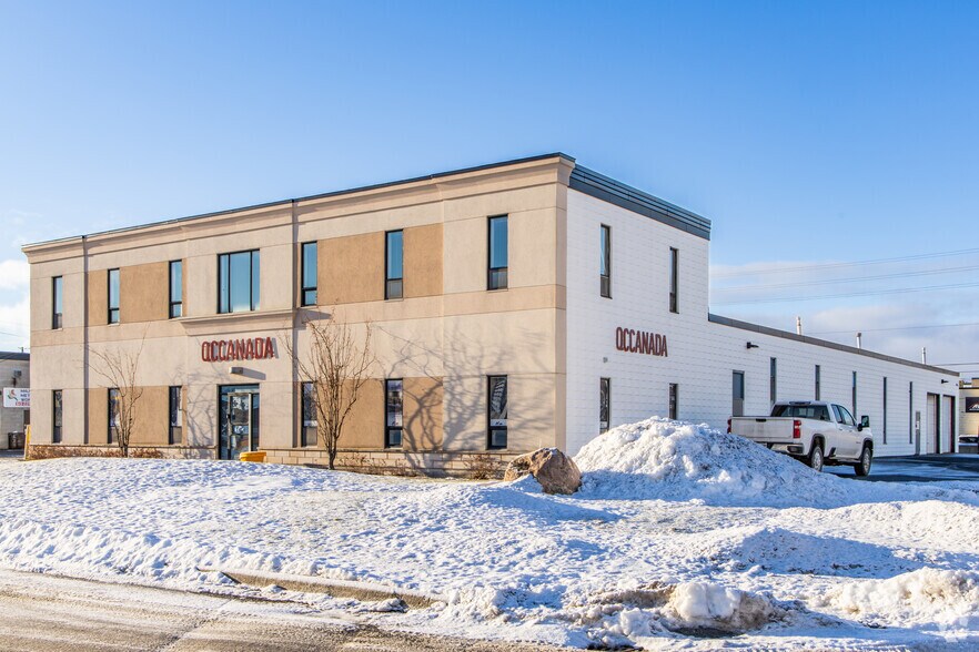 More Photos Of 8 Caesar Ave, Ottawa Warehouse For Lease