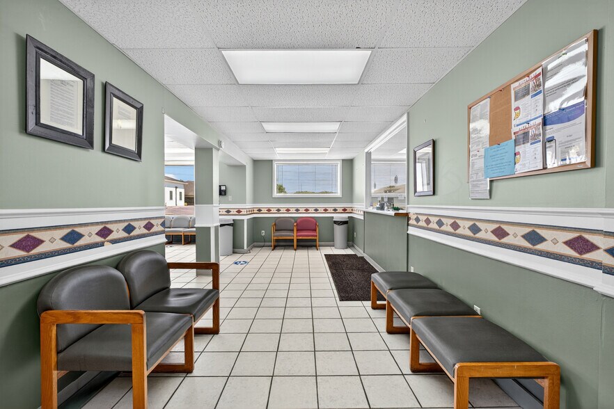 More Photos Of 207 Elk Ave S, Fayetteville Office For Sale