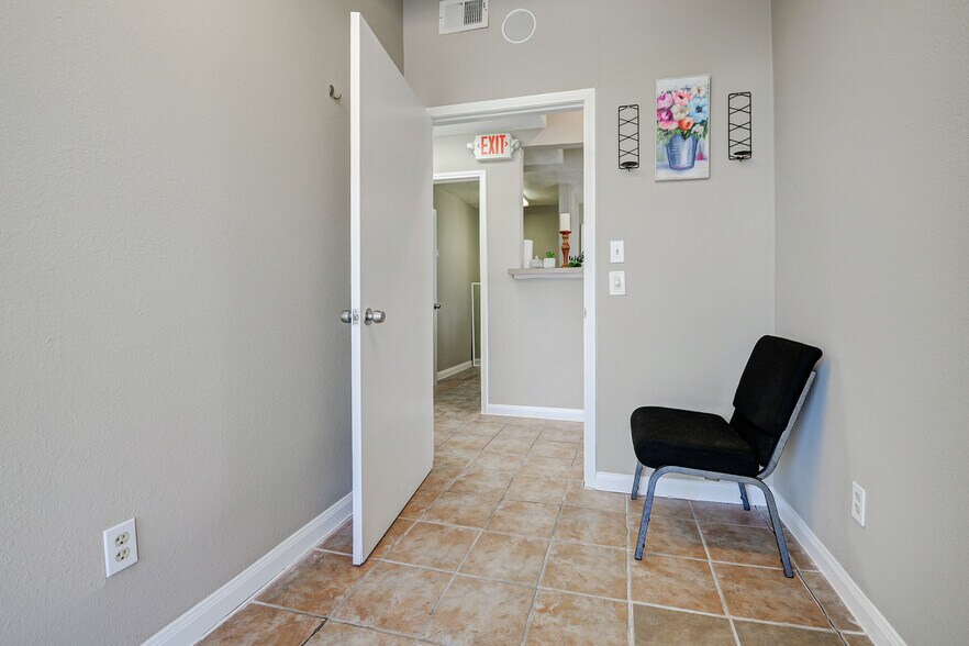 More Photos Of 2601 Prospect St, Houston Medical For Sale