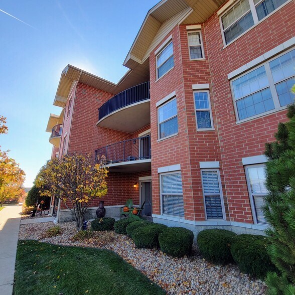 Primary Photo Of 7250 W 157th St, Orland Park Apartments For Sale