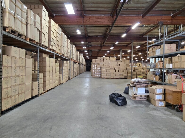 More Photos Of 9600 Lurline Ave, Chatsworth Warehouse For Sale
