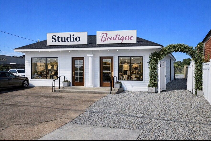 More Photos Of 304 S Lockwood Dr, Houston Storefront Retail Office For Sale