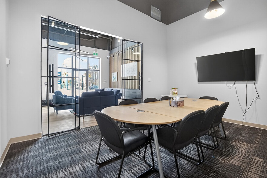 More Photos Of 812 Dundas St, London Freestanding For Sale