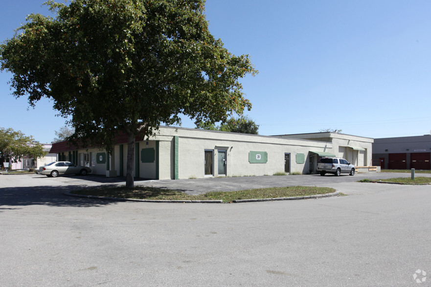 Primary Photo Of 39 Mildred Dr, Fort Myers Flex For Lease