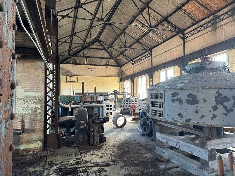 More Photos Of 426 Commercial St, Marseilles Industrial For Sale