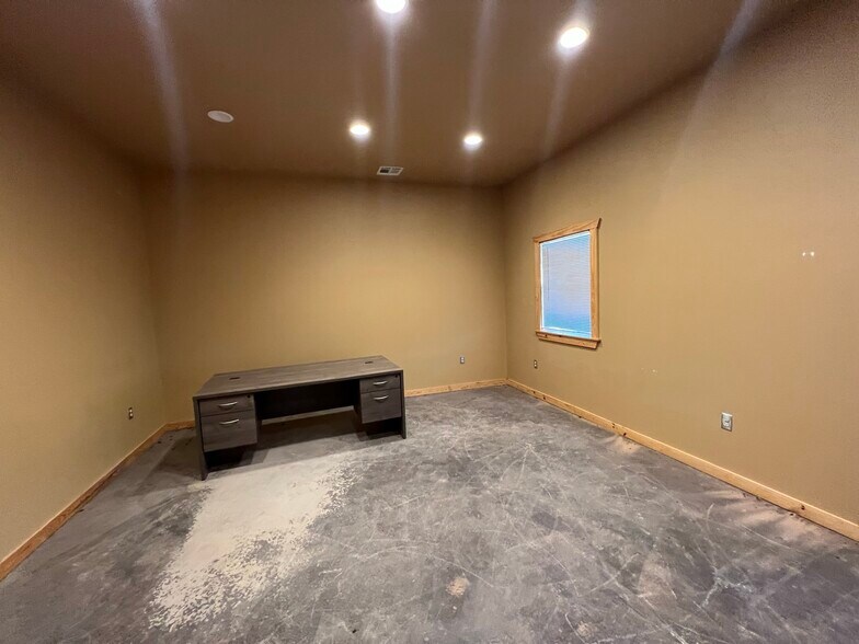More Photos Of 13616 N 2920 Rd, Dover Warehouse For Sale