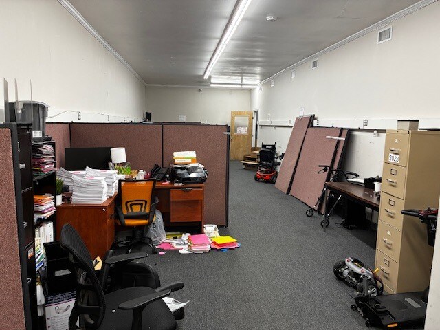 More Photos Of 464 E Main St, Patchogue Freestanding For Lease