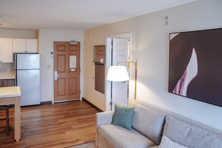 More Photos Of 7825 Davenport St, Omaha Hotel For Sale