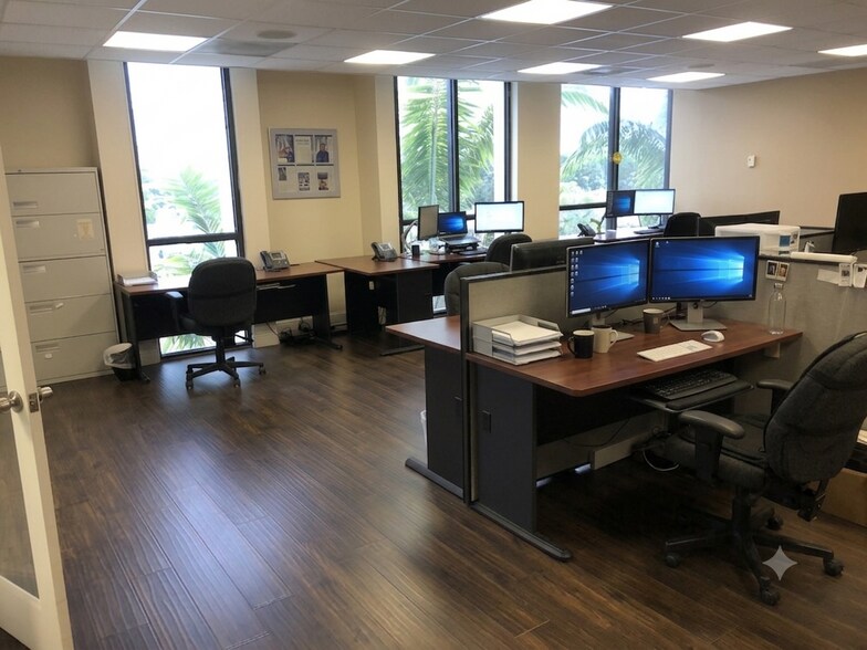 More Photos Of 2450 Hollywood Blvd, Hollywood Loft Creative Space For Sale