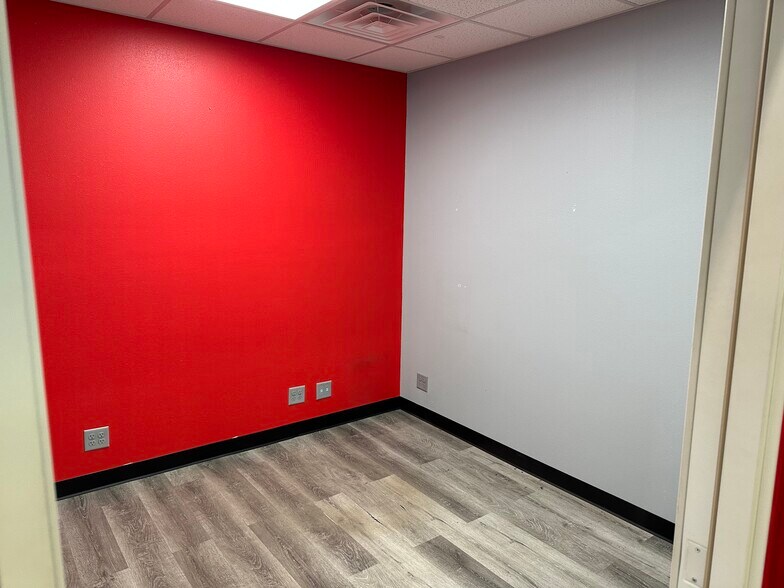 More Photos Of 7435 Kent Ave, Eau Claire Flex For Lease