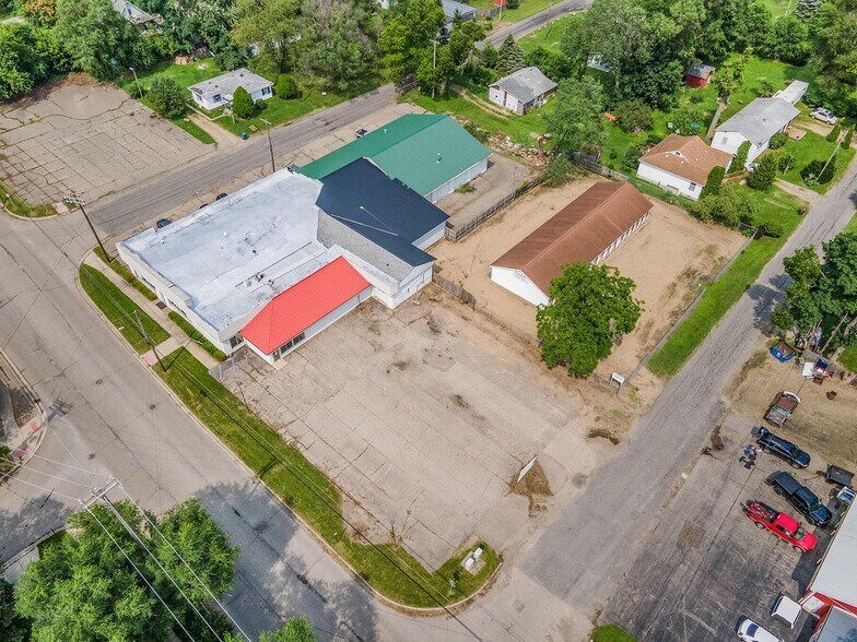 More Photos Of 600 N Clark St, Albion Auto Dealership For Sale