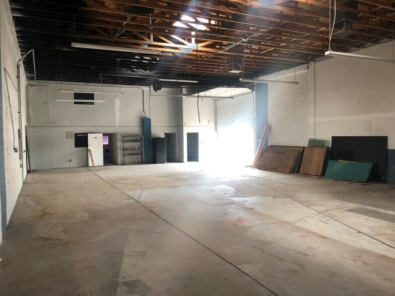 More Photos Of 1545 E Yucca St, Phoenix Warehouse For Lease