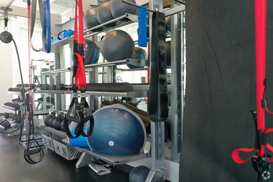 More Photos Of 700 W 9th St, Los Angeles Apartments For Lease