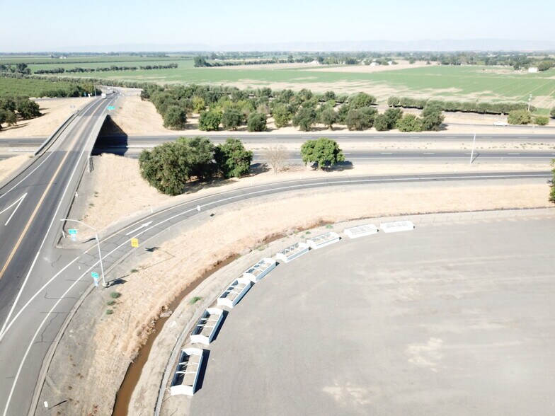 More Photos Of R2E Freeway Drive, Woodland Land For Lease