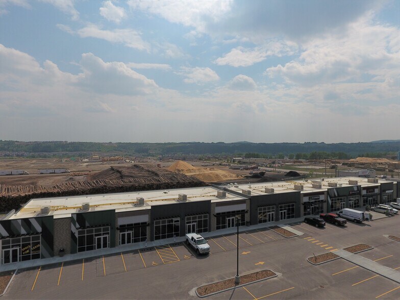 More Photos Of 239 Griffin Rd, Cochrane Showroom For Lease