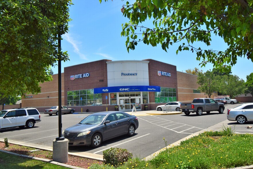 More Photos Of 1735 E Walnut Ave, Visalia Drugstore For Sale