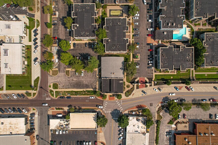 More Photos Of 7400 W 79th St, Overland Park Freestanding For Lease