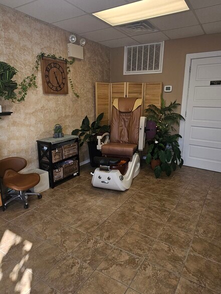 More Photos Of 1101 Chestnut St, Coplay General Retail For Lease