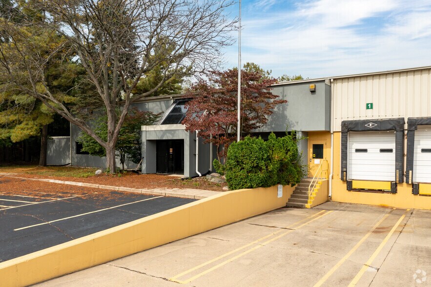 Primary Photo Of 2737 S Adams Rd, Rochester Hills Warehouse For Lease