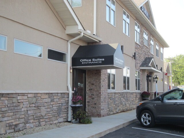 More Photos Of 913 Manor Dr NE, Spring Lake Park Office For Lease