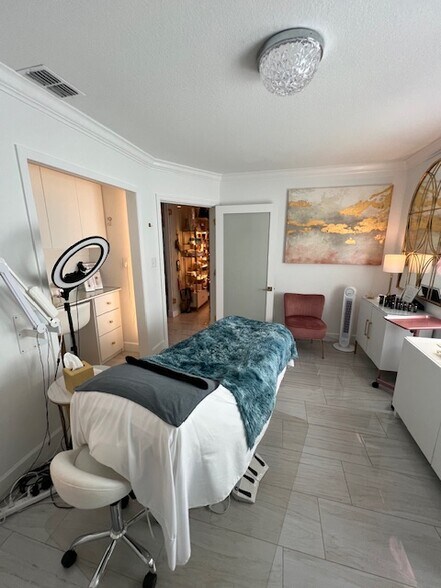 More Photos Of 2200 49th St N, Saint Petersburg Medical For Sale