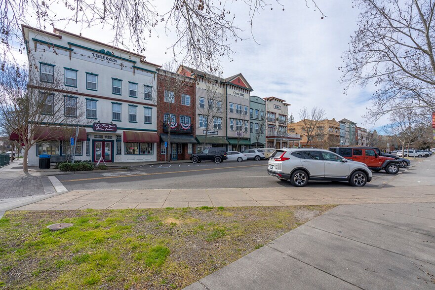 More Photos Of 220 Windsor River Rd, Windsor Apartments For Sale