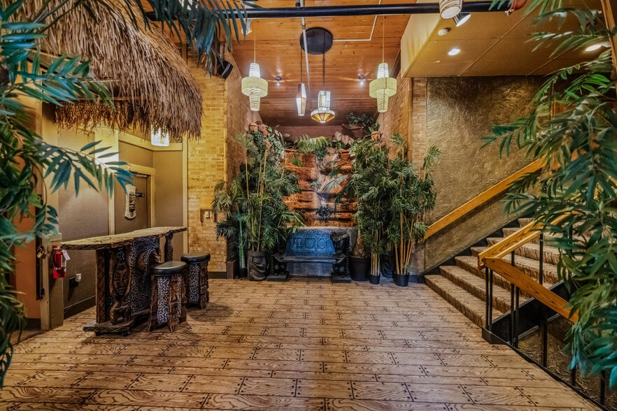 More Photos Of 1900 & 1924 Marshall St NE, Minneapolis Restaurant For Sale