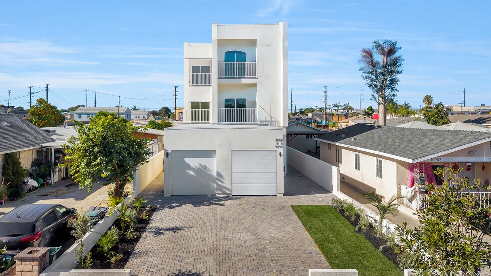 More Photos Of 10905 Dalerose Ave, Inglewood Multifamily For Sale