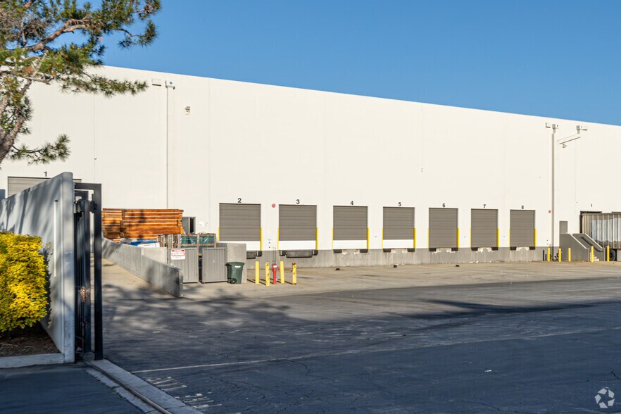 More Photos Of 14001-14007 Rosecrans Ave, La Mirada Warehouse For Lease
